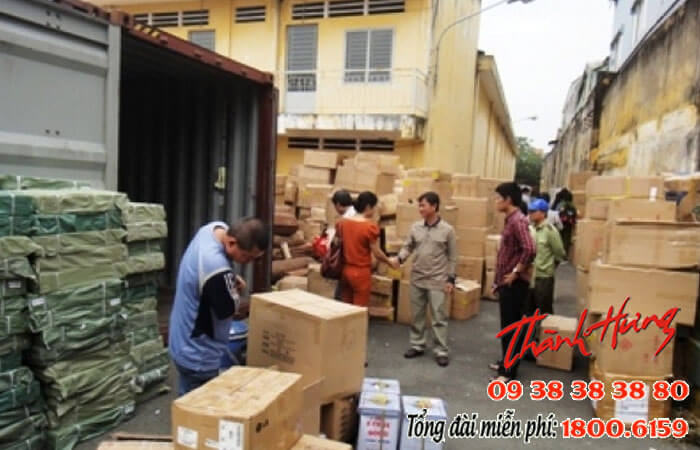Nhân viên bốc xếp của chúng tôi là những người được tuyển chọn kỹ
